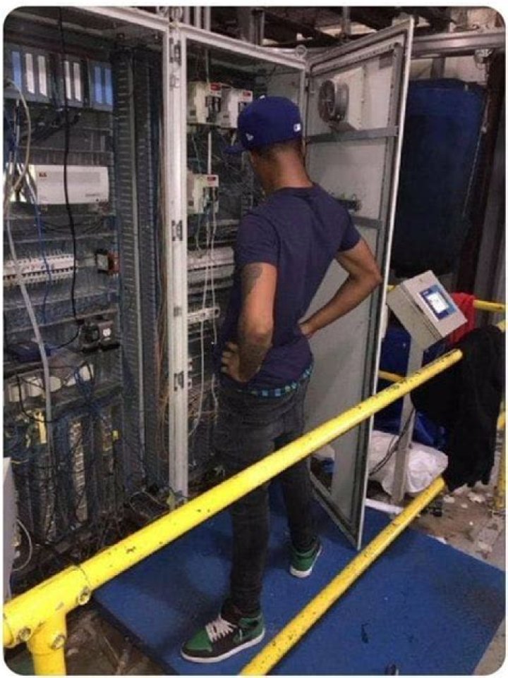 
“Are we under attack again?”: Hilarious FAA system outage memes take over Twitter 