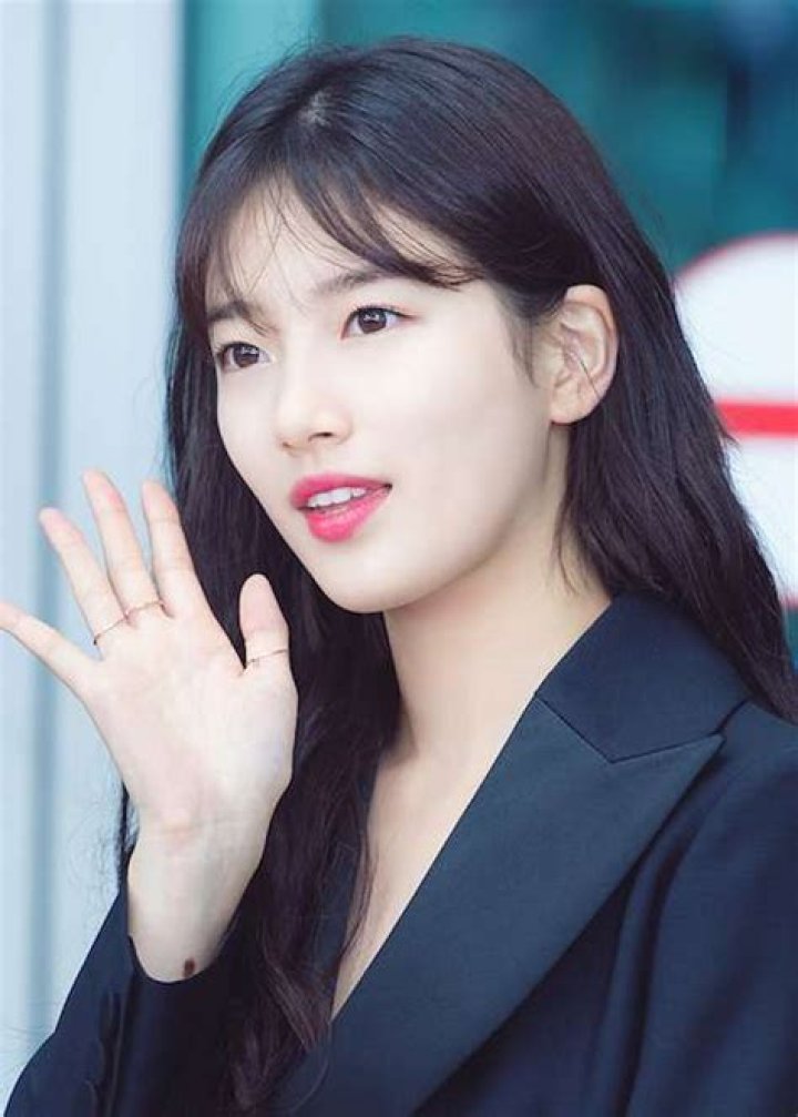 
Bae Suzy Height, Weight, Net Worth, Age, Birthday, Wikipedia, Who, Nationality, Biography 