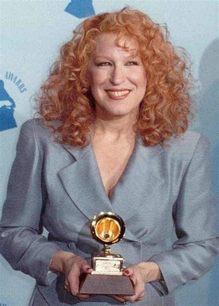 Bette Midler Height, Weight, Net Worth, Age, Birthday, Wikipedia, Who, Nationality, Biography