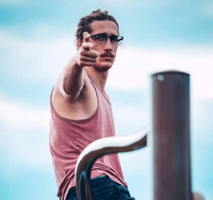 Brandon Buckingham Girlfriend Sofia Rosenzweig Is A Yoga Enthusiast