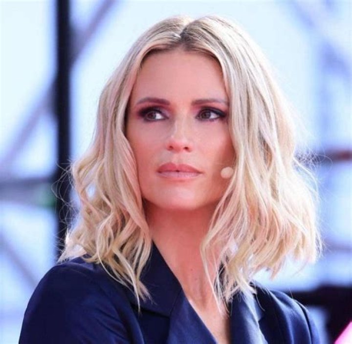 
Carrie Olver Height, Weight, Net Worth, Age, Wiki, Who, Instagram, Biography 