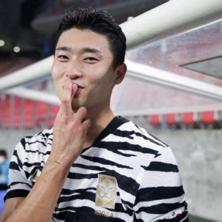 
Cho Gue-Sung’s Relationship: Is He Dating Anyone? Wiki And Net Worth 