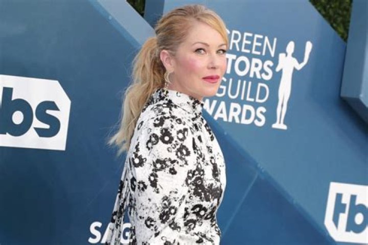 
Christina Applegate Says Her ‘Humor Shield Keeps Me OK’ Following ‘Incredibly Hard’ MS Diagnosis 