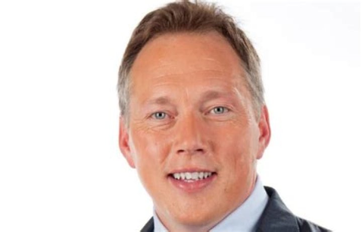 
Darren Dutchyshen Height, Weight, Net Worth, Age, Birthday, Wikipedia, Who, Nationality, Biography 