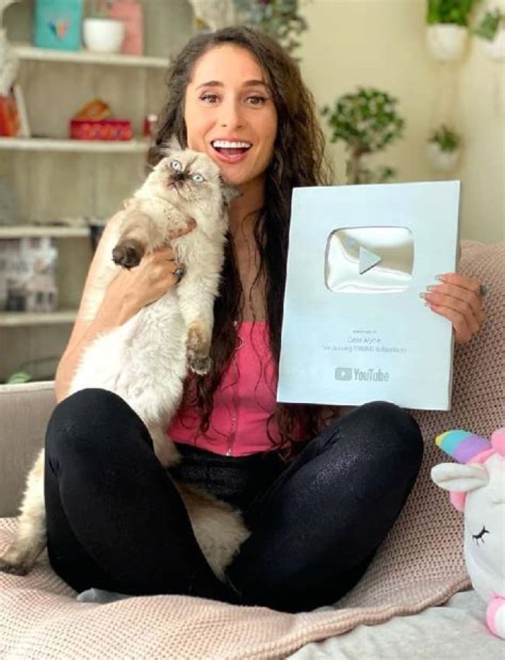 
Dear Alyne Height, Weight, Net Worth, Age, Birthday, Wikipedia, Who, Nationality, Biography 