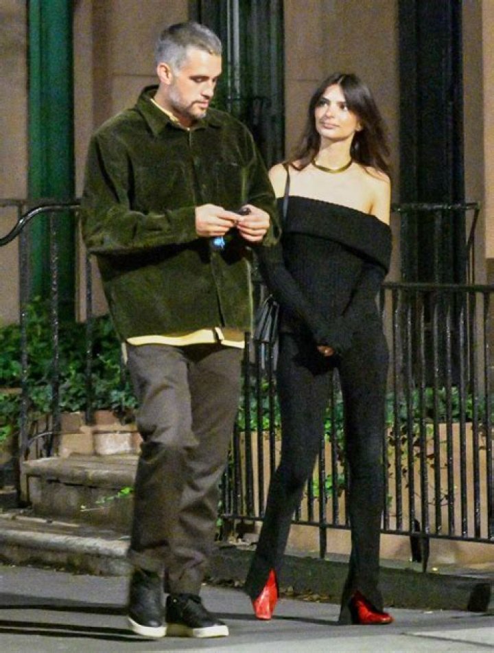 
Emily Ratajkowski Spotted Passionately Kissing New Man After Being Linked to Brad Pitt 