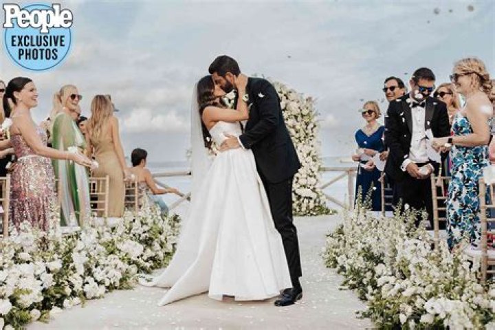 
Former Bachelorette Star Andi Dorfman And Blaine Hart Engaged Photos & Relationship Details 