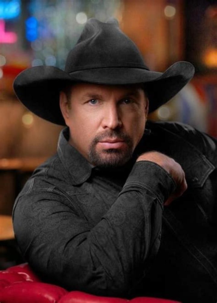 Garth Brooks Height, Weight, Net Worth, Age, Birthday, Wikipedia, Who, Nationality, Biography