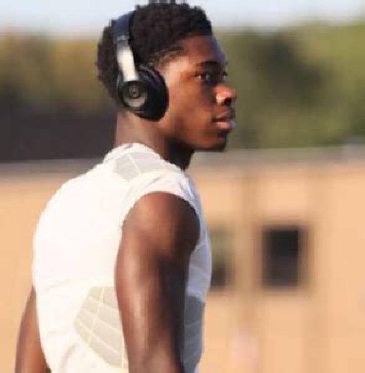 Hassan Haskins Height, Weight, Net Worth, Age, Birthday, Wikipedia, Who, Nationality, Biography