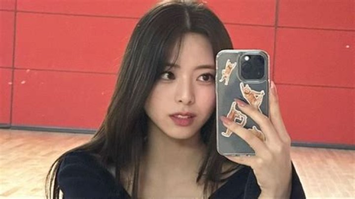 
“Hope she gets enough rest”: Fans send wishes as ITZY’s Yuna sits out fansign due to health issues 