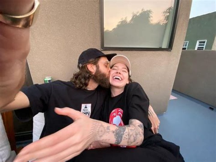 Is Bishop Briggs Gay Or Straight? Sexuality Partner And Age