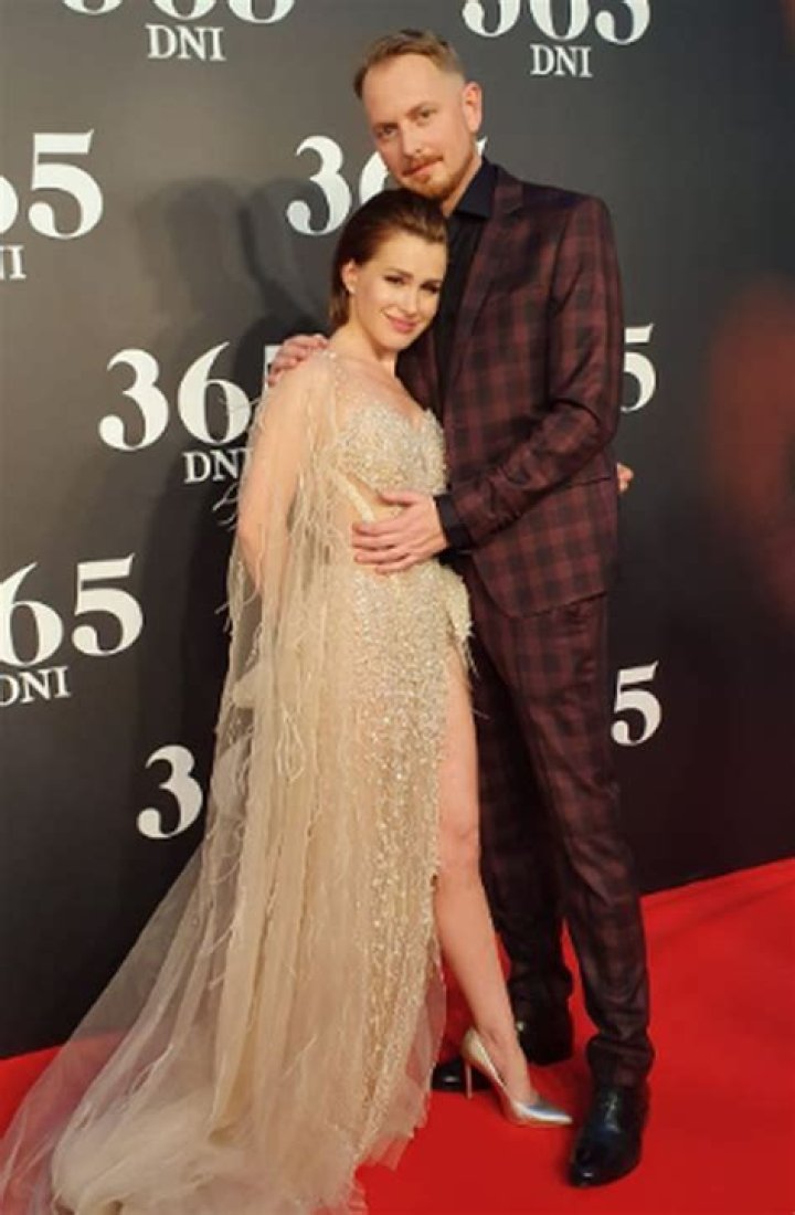 
Is Laura From 365 Days Married In Real Life? Meet Her Off-Screen Partner Łukasz Witt-Michałowski 