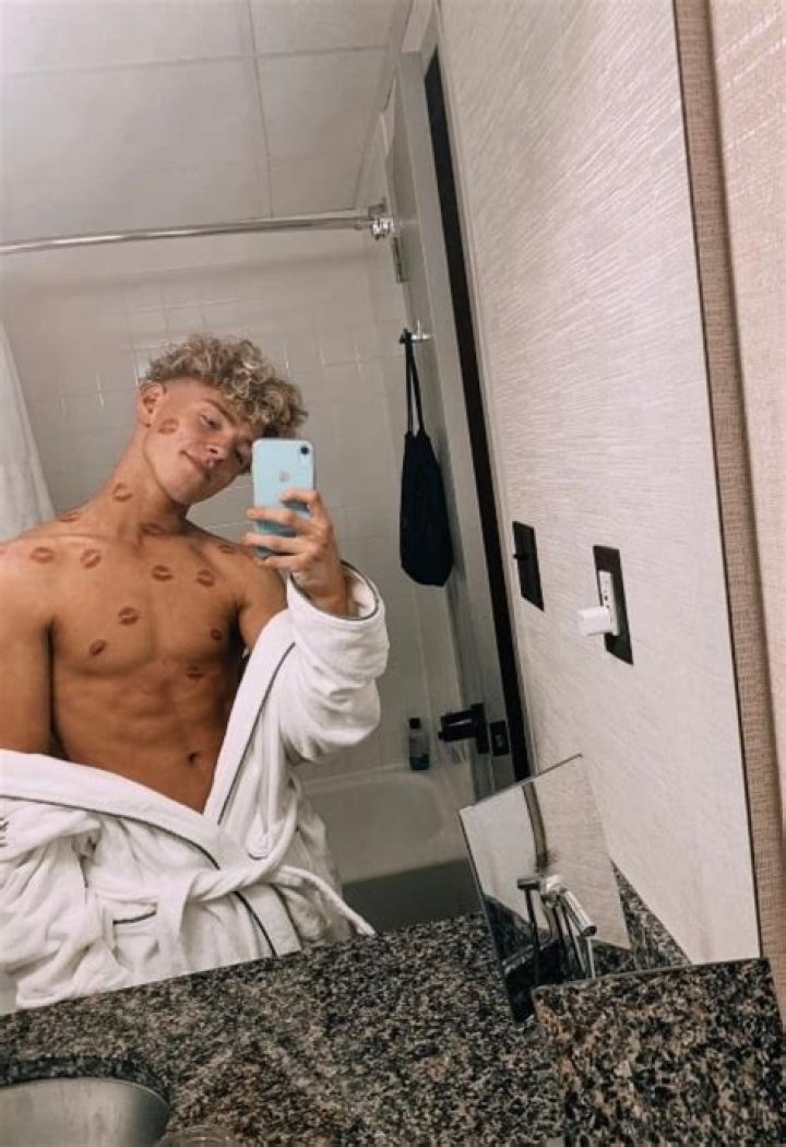 
Jojo Tua Height, Weight, Net Worth, Age, Birthday, Wikipedia, Who, Nationality, Biography 