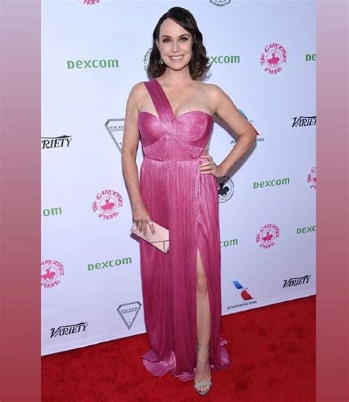 Julie Ann Emery Height, Weight, Net Worth, Age, Birthday, Wikipedia, Who, Nationality, Biography