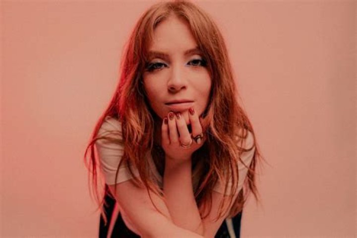 
Lauren Weintraub Looks to Push the Barriers of Country Music: ‘Never Get an Untrue Story Out of Me’ 