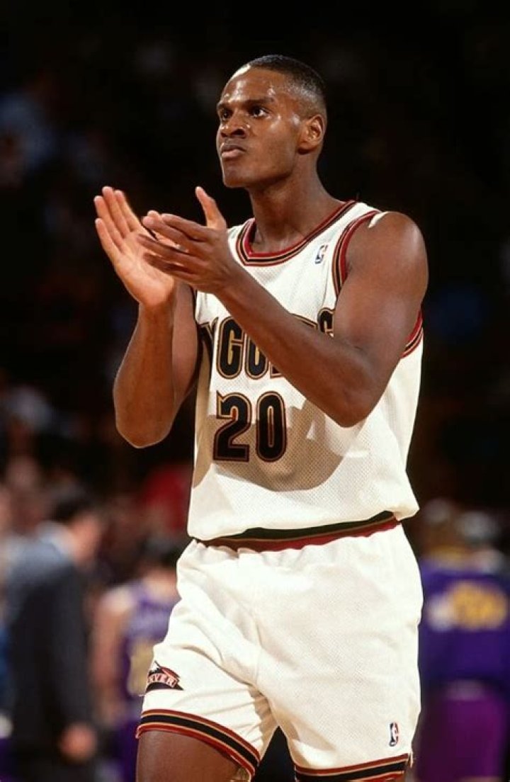 LhaPonso Ellis is Married to Wife: Jennifer Ellis. Kids