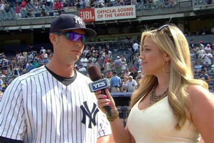 Meredith Marakovits Partner- Who Is She Dating In 2022? Her Salary And Net Worth