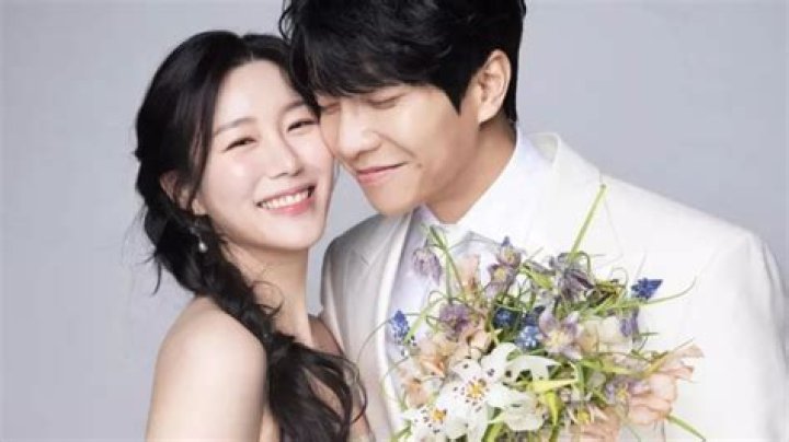 
“My wife didn’t choose her parents”: Lee Seung-gi pens a detailed letter defending wife Lee Da-in against character slander 