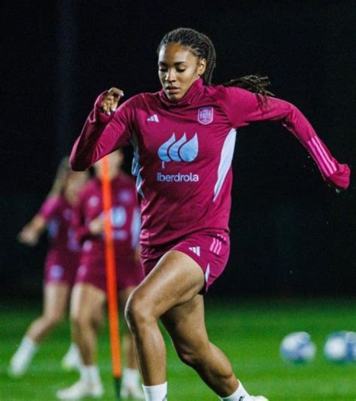 
Salma Paralluelo | Family And Origin 