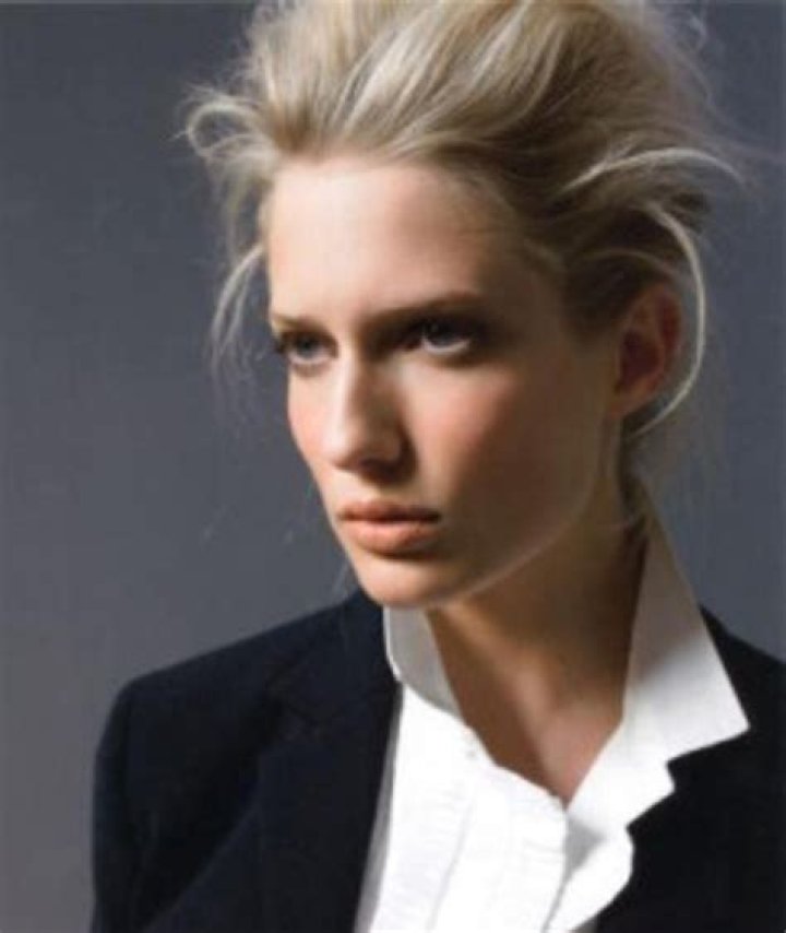 Sarah McNeilly Height, Weight, Net Worth, Age, Birthday, Wikipedia, Who, Nationality, Biography