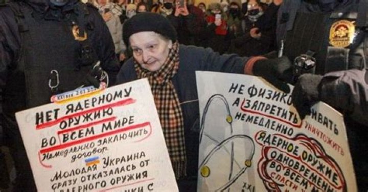 
Siege of Leningrad Survivor & Russian Activist Yelena Osipova Charged With Anti-War Protest in Russia 