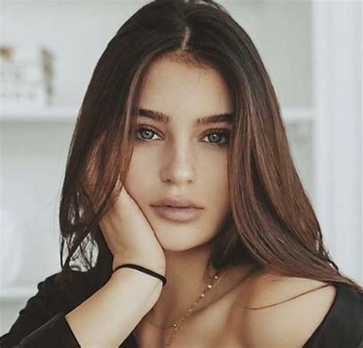 
Sophi Knight Height, Weight, Net Worth, Age, Birthday, Wikipedia, Who, Nationality, Biography 