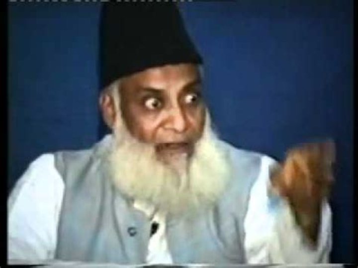 
Watch the trending Twitter video of PML-N leader Sheikh Abdul Quddus passing away on stage. 
