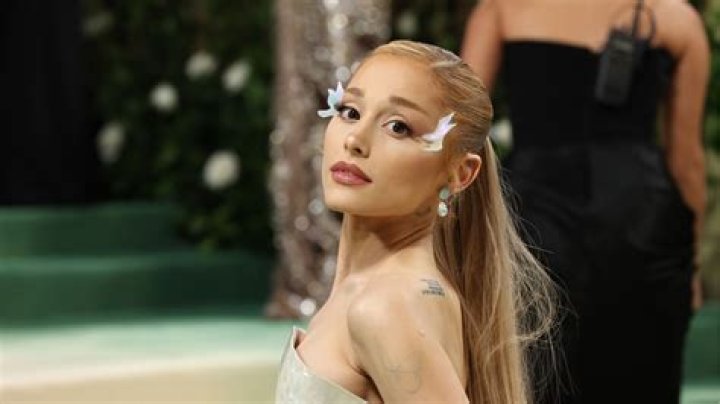 What’s Ariana Grande’s Sexuality? Is She Gay, Bi, or Straight?