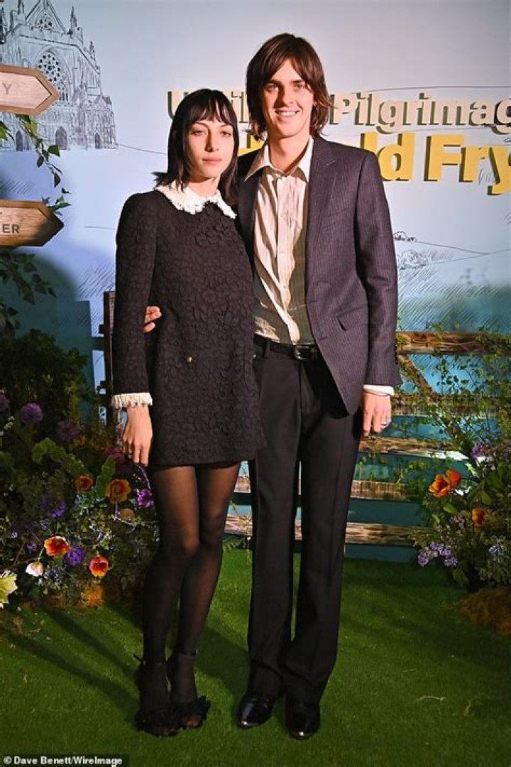 Who Is Earl Cave Girlfriend Devon Ross? Her Age, Net Worth and Parents