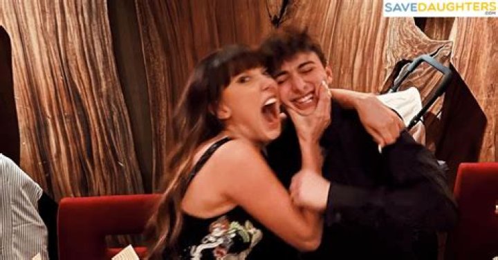 
Who Is Noah Schnapp Dating? Who Is Noah Schnapp Girlfriend? 